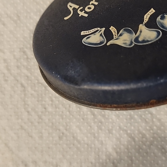 Vintage Hershey Kisses Tin Can - Picture 9 of 9